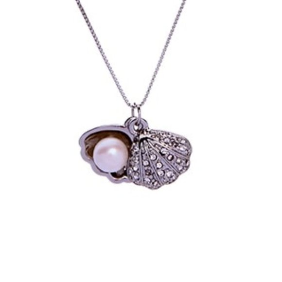 LiveChicStyle Jewelry - Pearl Open Clam Shell Necklace
